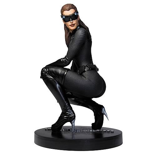 dark knight rises statue