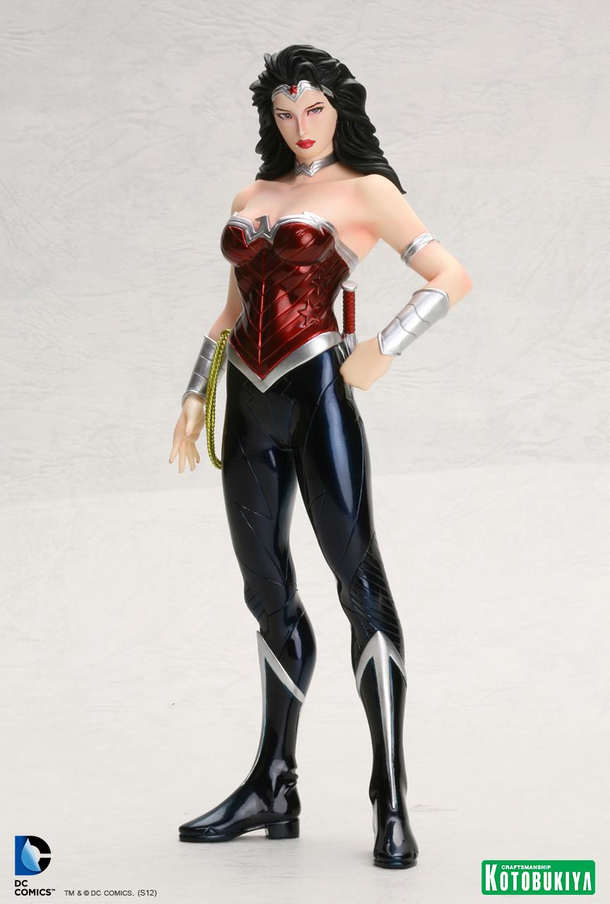 wonder woman realistic statue